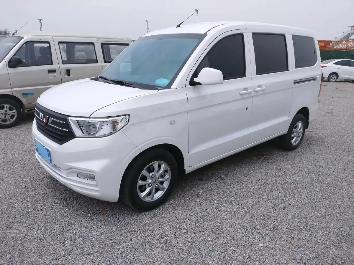 2022 WuLing HongGuang V 1.2L 76HP L4 5MT