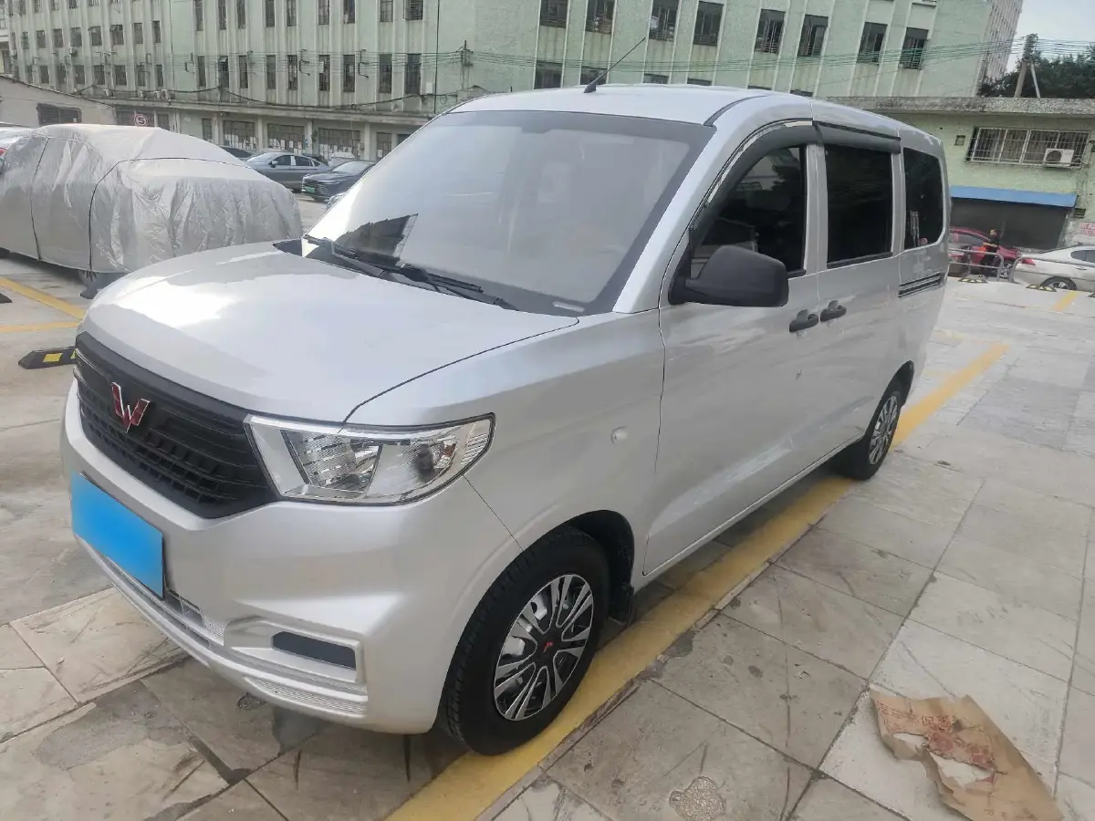 2022 WuLing HongGuang V 1.5L 99HP L4 6MT