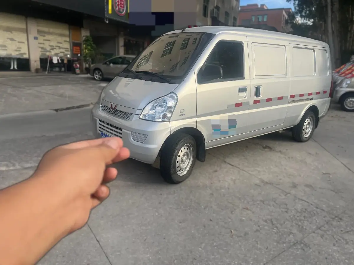 2021 WuLing RongGuang 1.5L 99HP L4 5MT