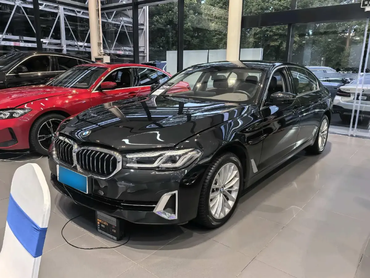 2022 BMW 5 Series 2.0T 184HP L4 8AT
