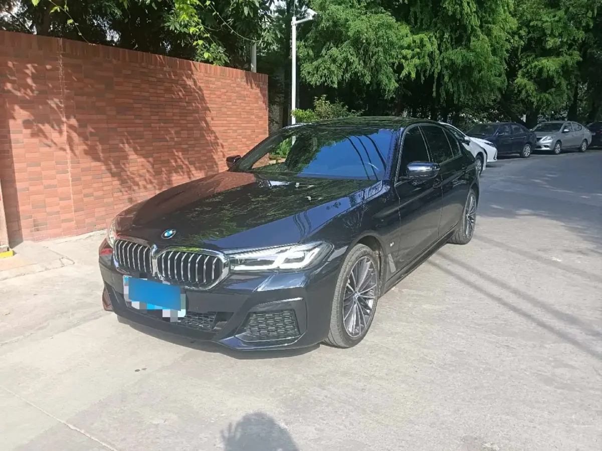 2022 BMW 5 Series 2.0T 252HP L4 8AT