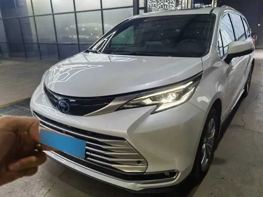 2021 Toyota Sienna 2.5L 192HP L4 E-CVT Hybrid