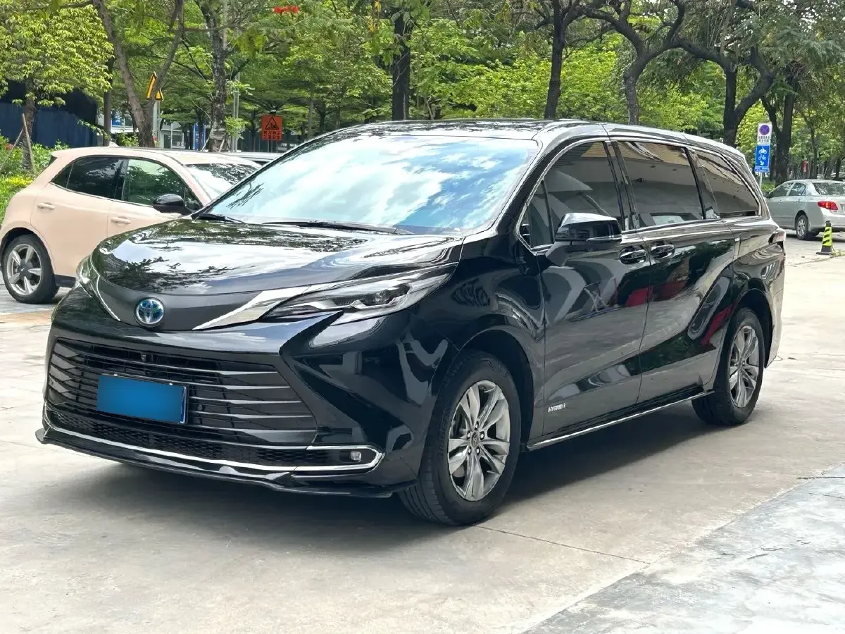 2023 Toyota Sienna 2.5L 189HP L4 E-CVT Hybrid