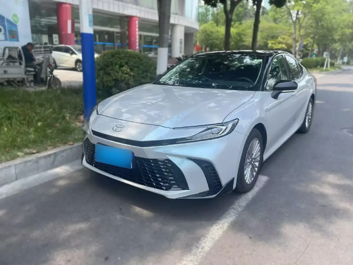 2024 Toyota Camry 2.0L 152HP L4 E-CVT Hybrid