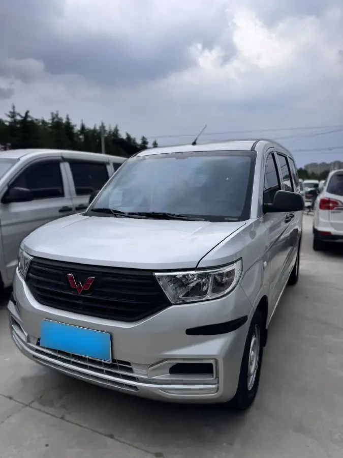 2022 WuLing HongGuang V 1.5L 99HP L4 6MT