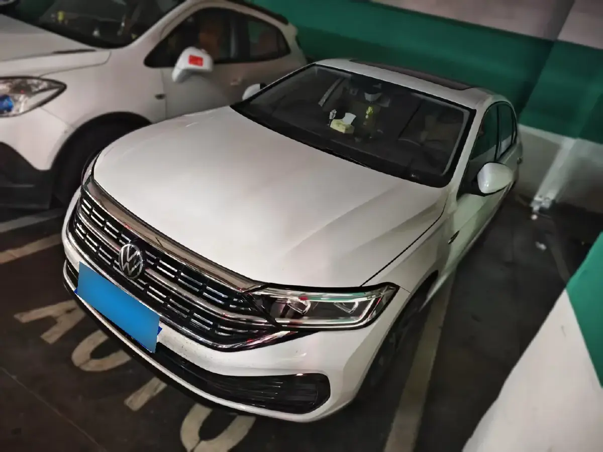 2023 Volkswagen Sagitar 1.5T 160HP L4 7DCT