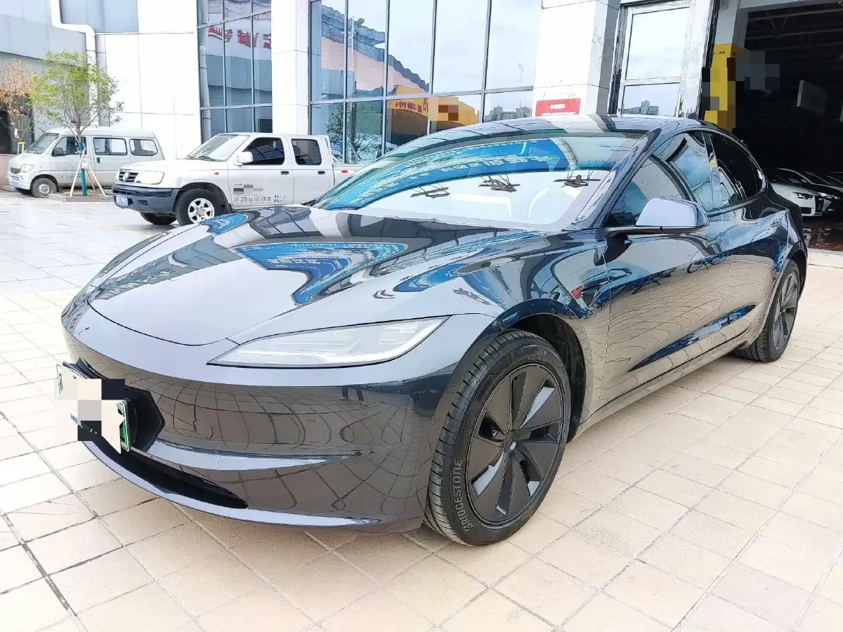 2025 Tesla Model 3 BEV 62.5KWH