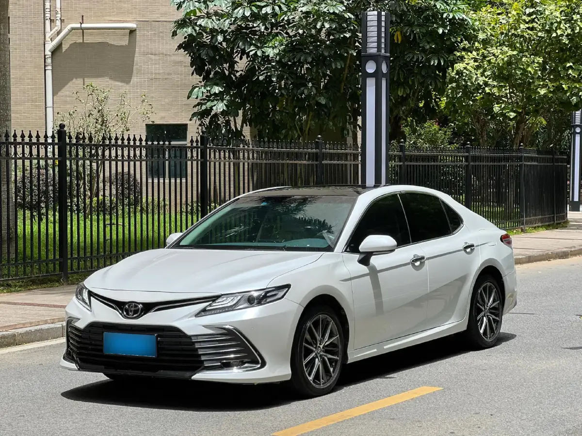 2021 Toyota Camry 2.5L 209HP L4 8AT
