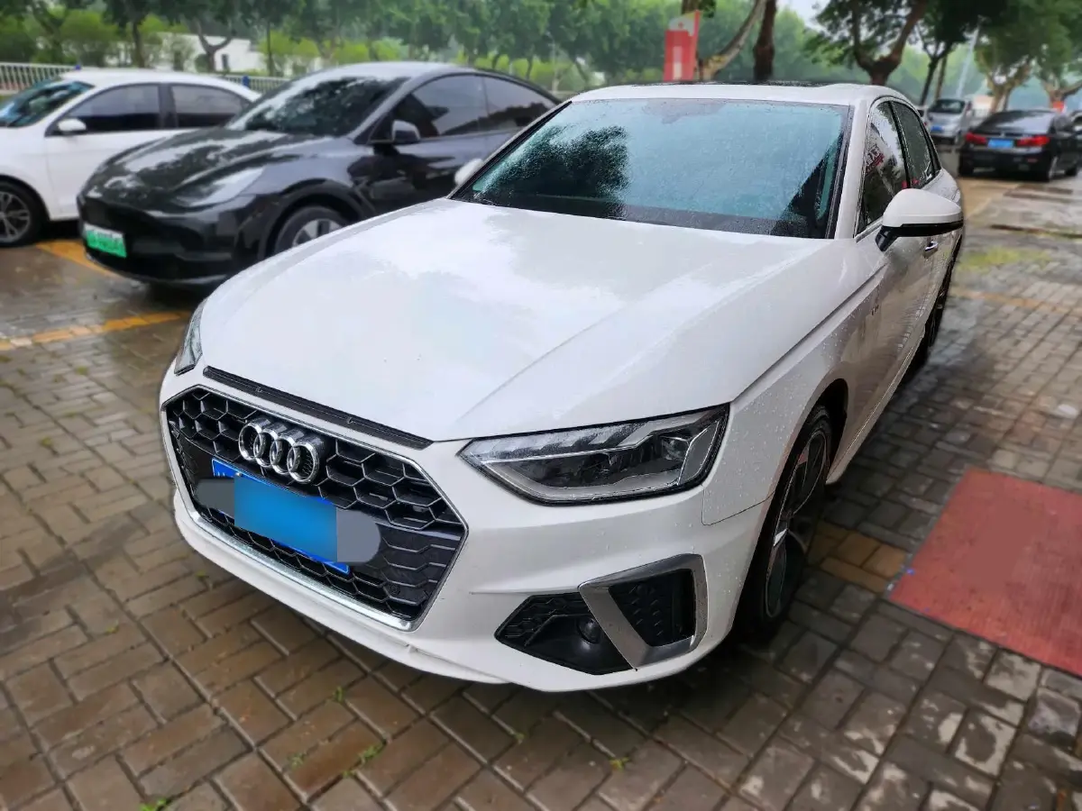2022 Audi A4L 2.0T 190HP L4 7DCT