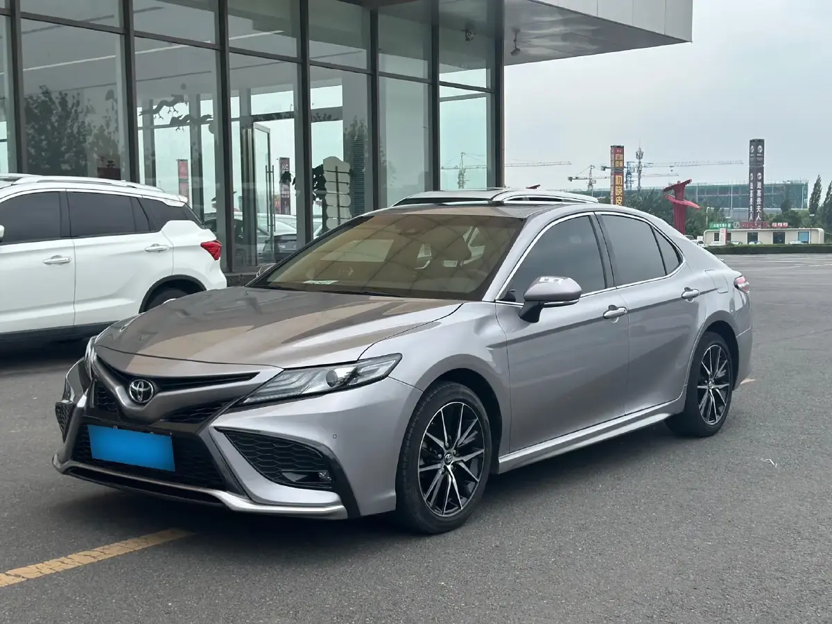 2021 Toyota Camry 2.5L 209HP L4 8AT