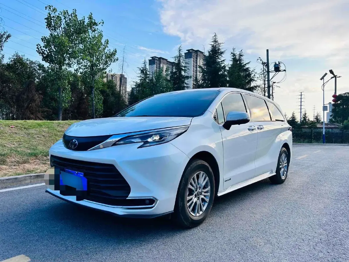 2021 Toyota Sienna 2.5L 192HP L4 E-CVT Hybrid