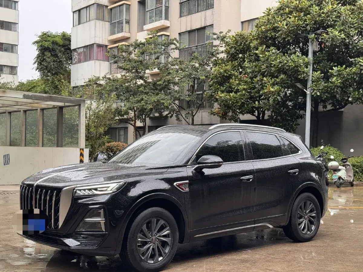 2023 HongQi HS5 2.0T 252HP L4 8AT