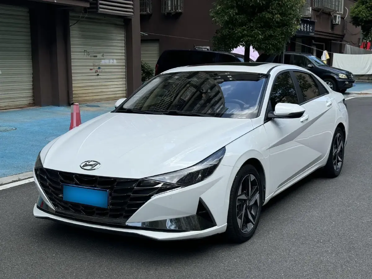 2022 Hyundai Elantra 1.5L 115HP L4 CVT