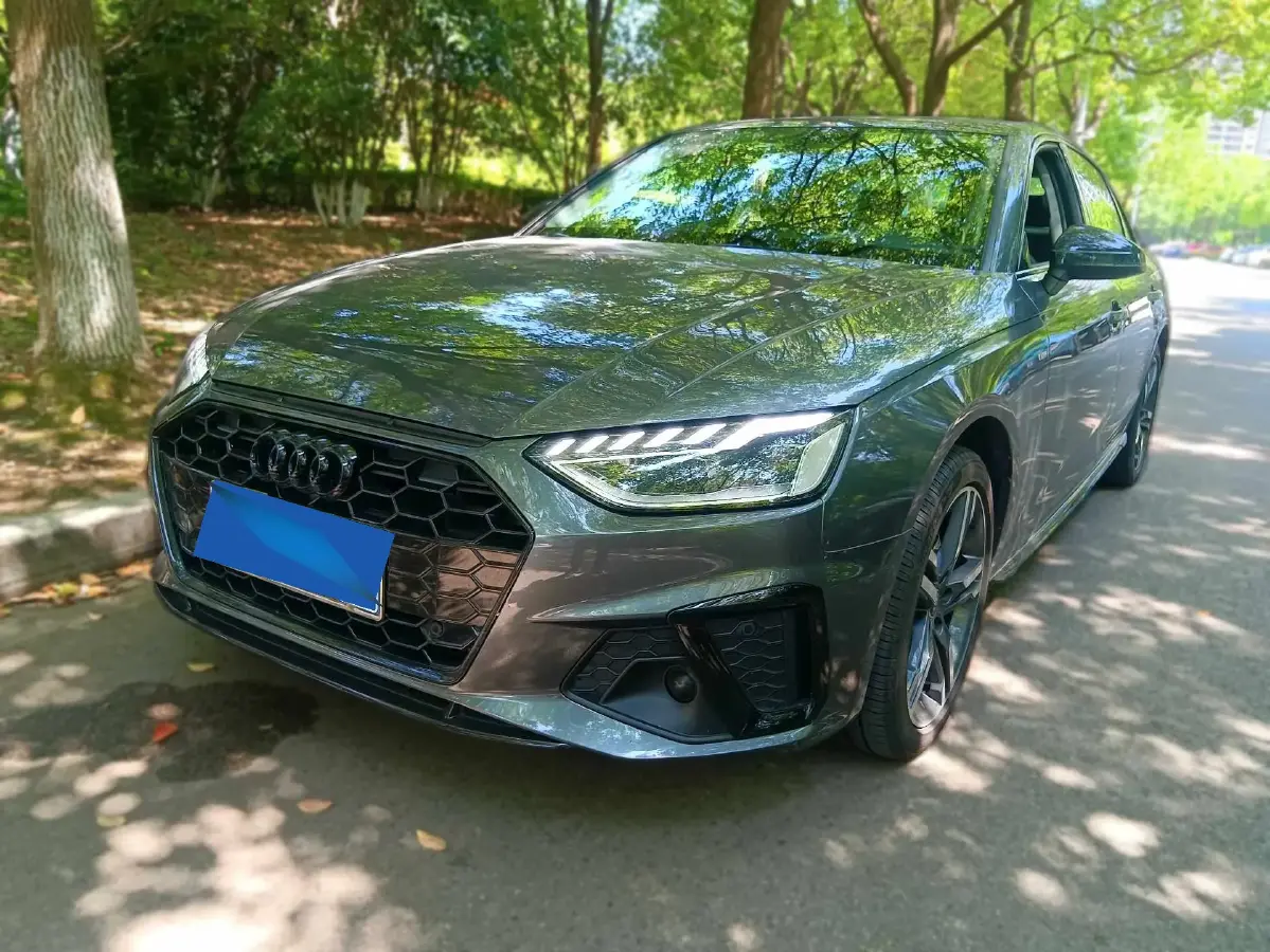 2022 Audi A4L 2.0T 190HP L4 7DCT