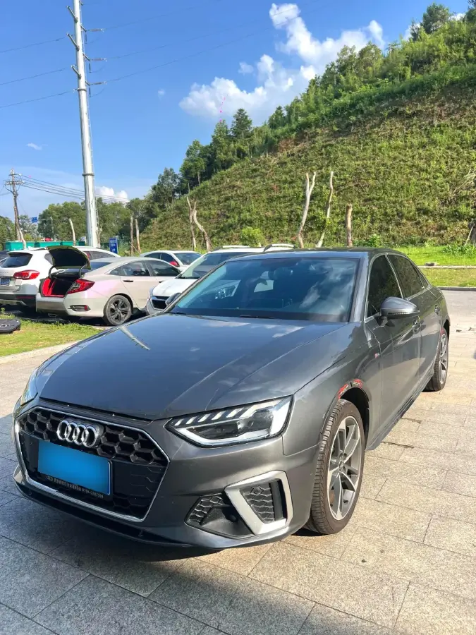 2022 Audi A4L 2.0T 190HP L4 7DCT