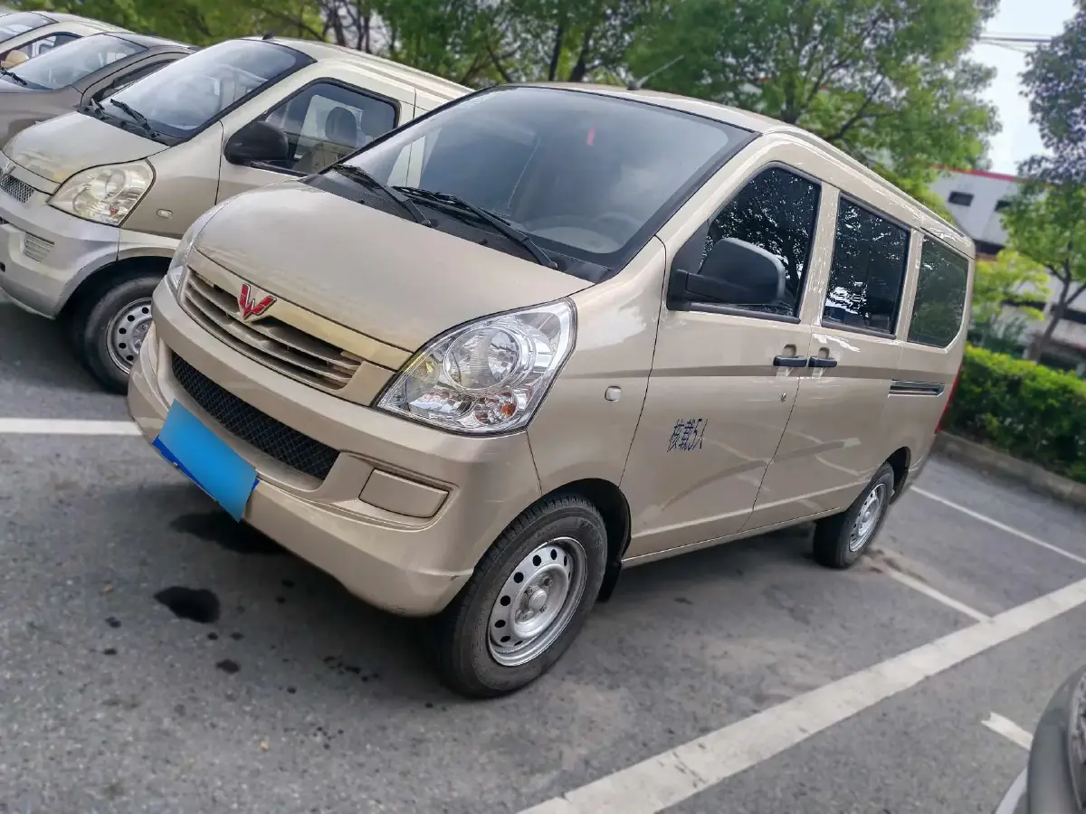 2021 WuLing RongGuang S 1.2L 76HP L4 5MT