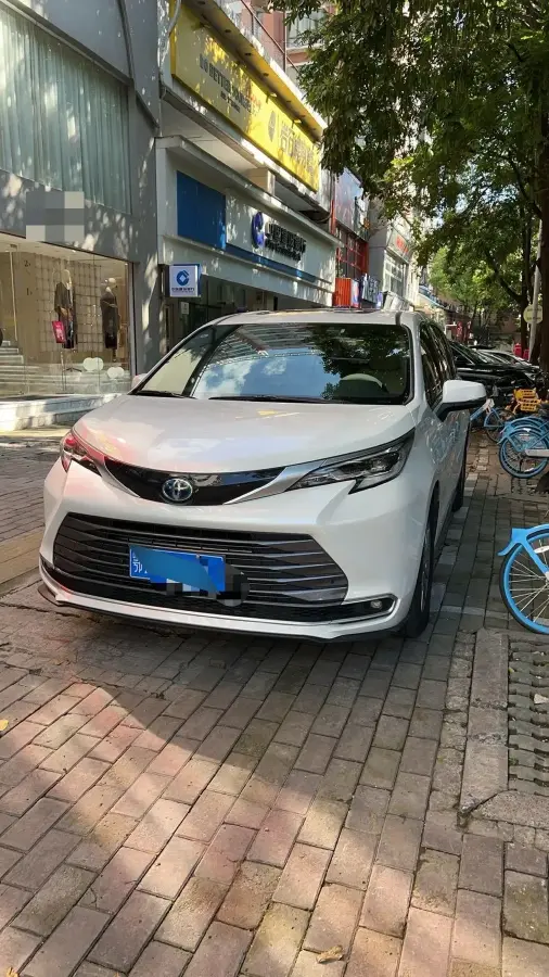 2023 Toyota Sienna 2.5L 189HP L4 E-CVT Hybrid