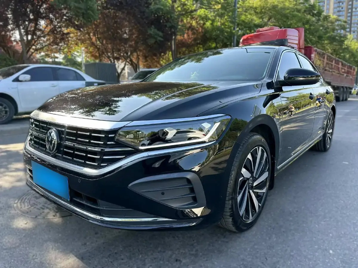 2024 Volkswagen Passat 2.0T 220HP L4 7DCT