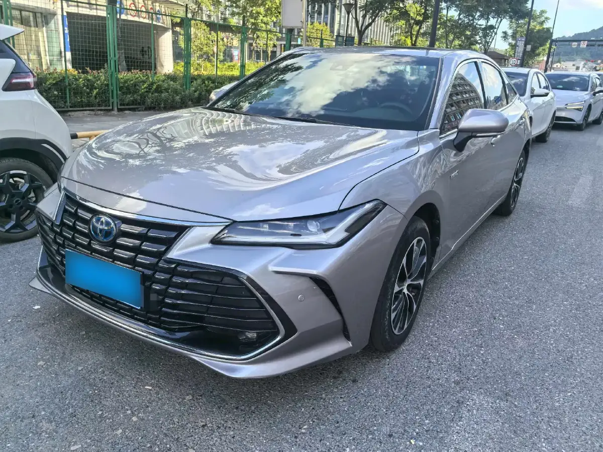 2022 Toyota Avalon 2.5L 178HP L4 E-CVT Hybrid
