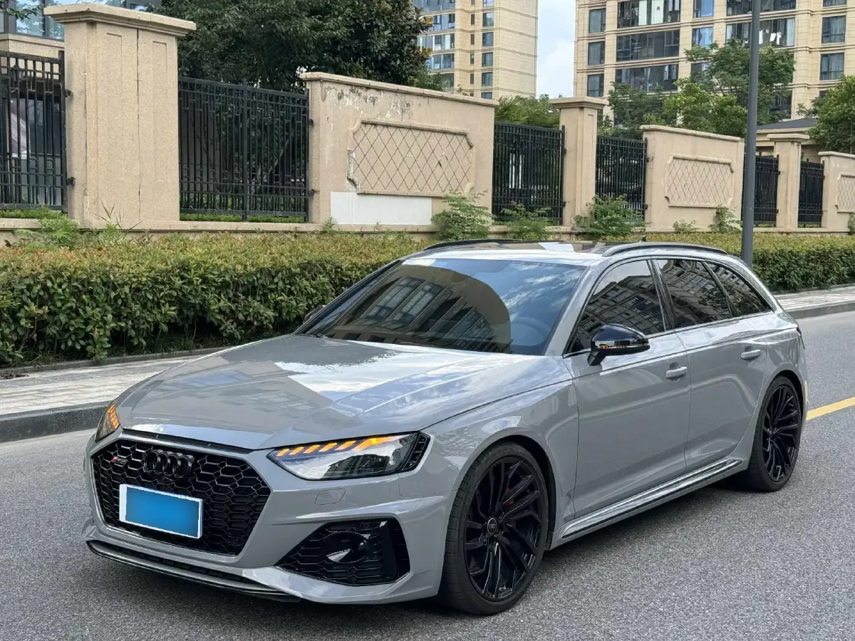 2023 Audi RS 4 2.9T 450HP V6 8AT