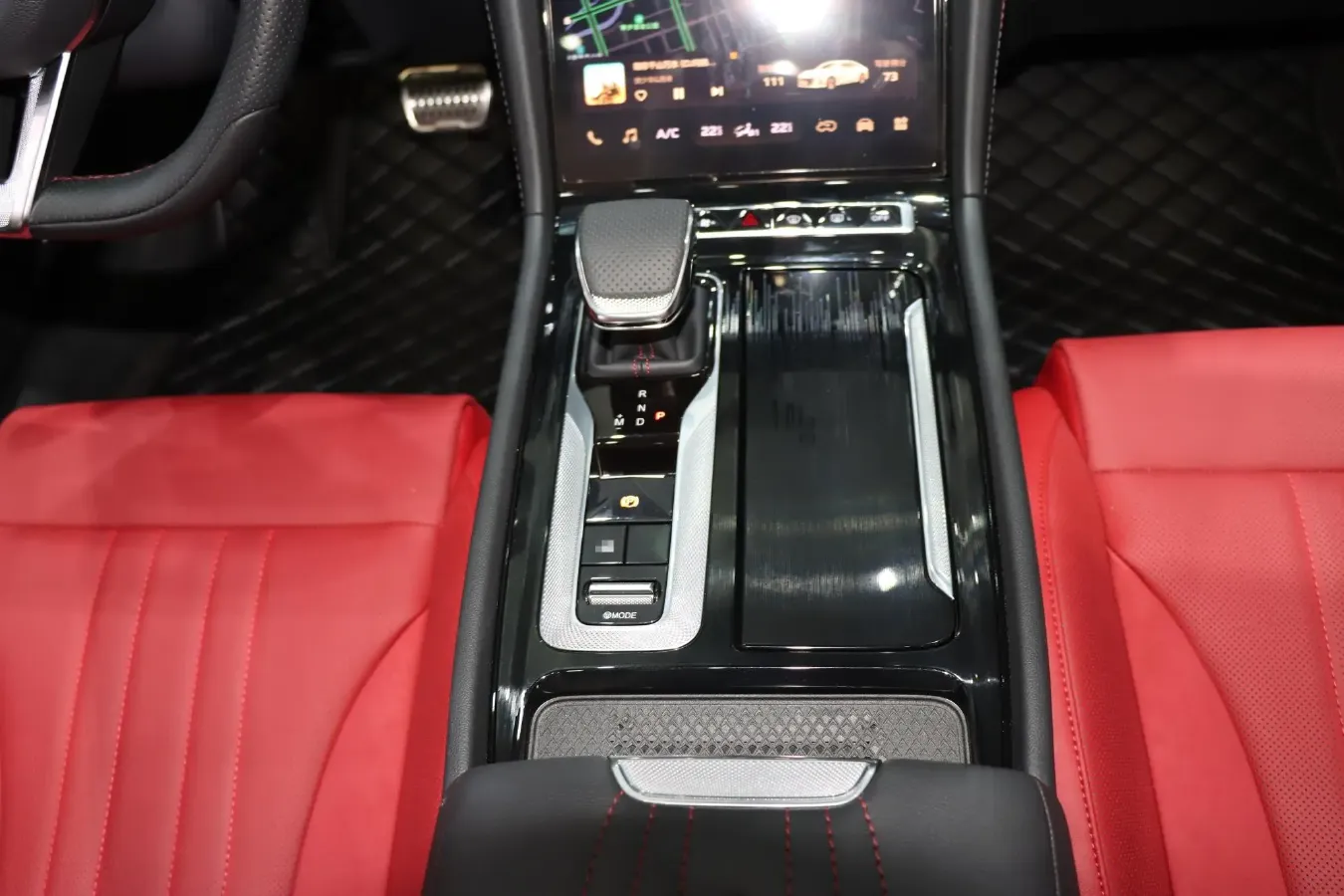 2024 HongQi H6 2.0T 224HP L4 8AT,autocango,china used car exporter,china ev exporter,chinese used car exporter,chinese used ev exporter