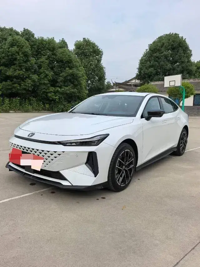 2024 ChangAn UNI-V iDD 1.5L 110HP L4 E-CVT PHEV 18.99KWH