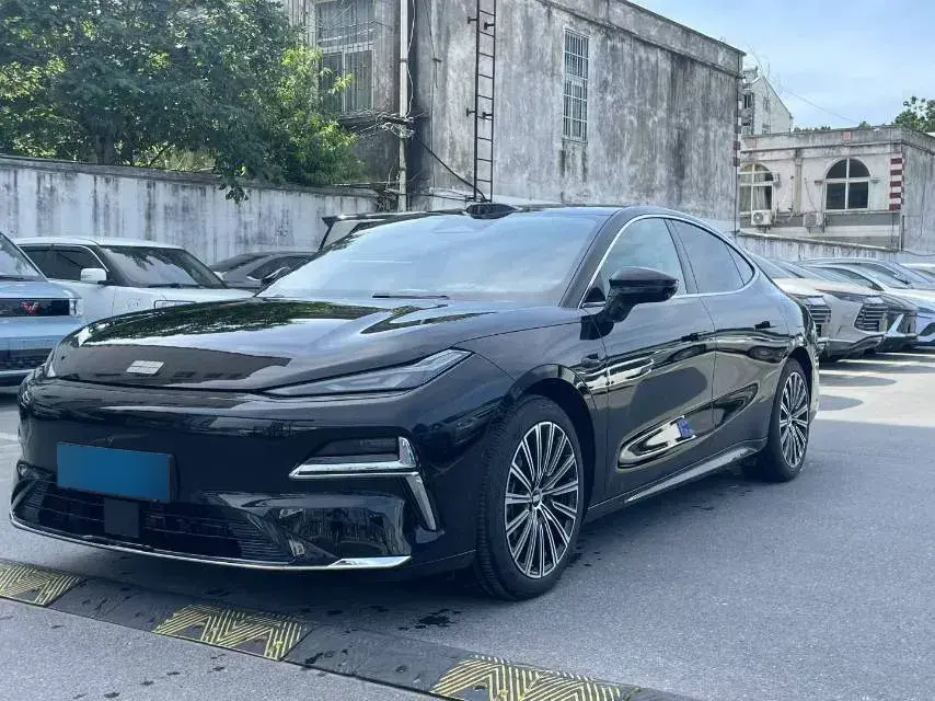 2025 Geely Galaxy Starshine 8 1.5T 163HP L4 3DHT PHEV 27.69KWH