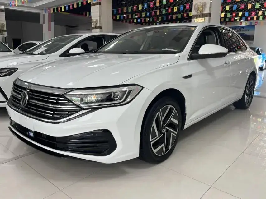 2022 Volkswagen Sagitar 1.2T 116HP L4 7DCT
