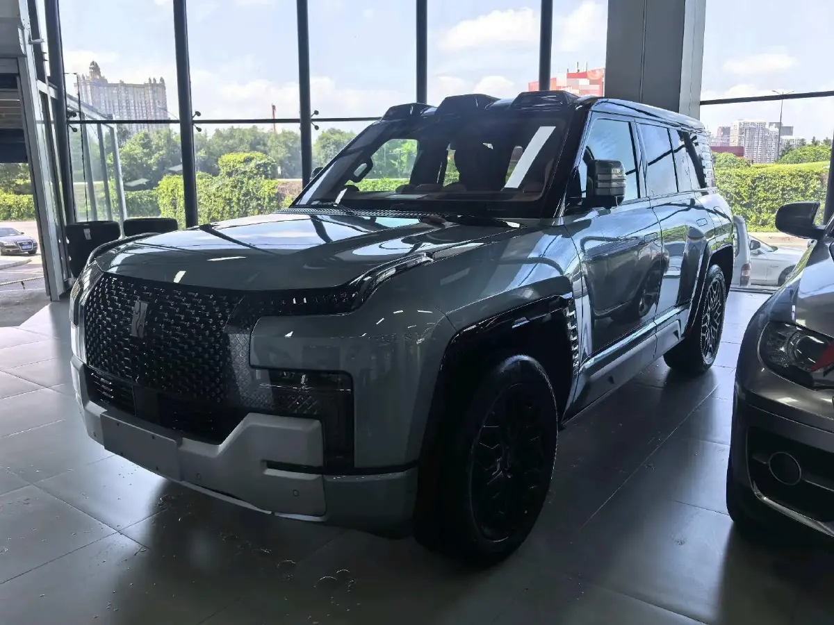 2023 YangWang U8 2.0T 272HP L4 REEV 49.05KWH