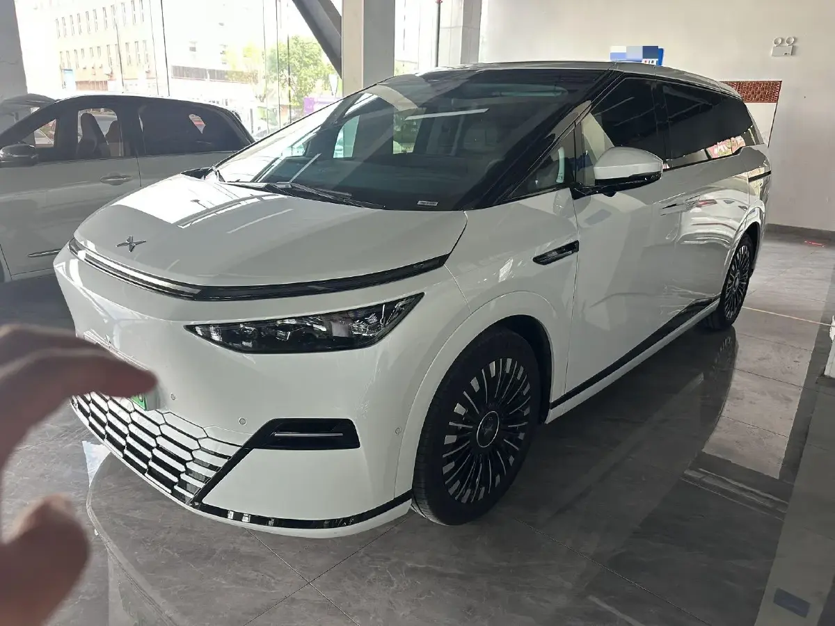 2025 Xpeng X9 BEV