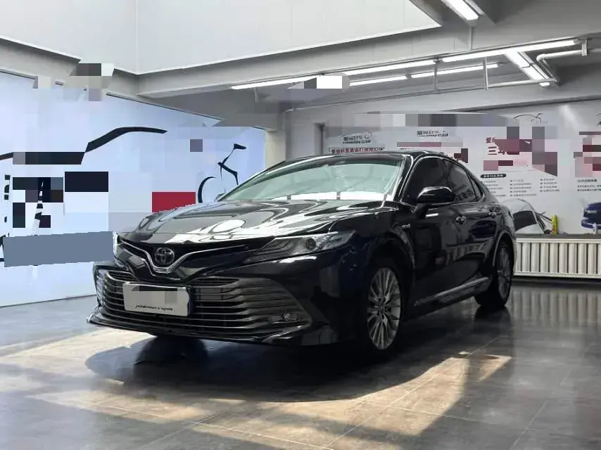 2019 Toyota Camry 2.5L 178HP L4 E-CVT Hybrid