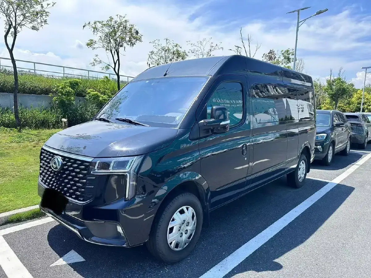 2024 MAXUS XinTu V80 2.0T 147HP L4 6MT