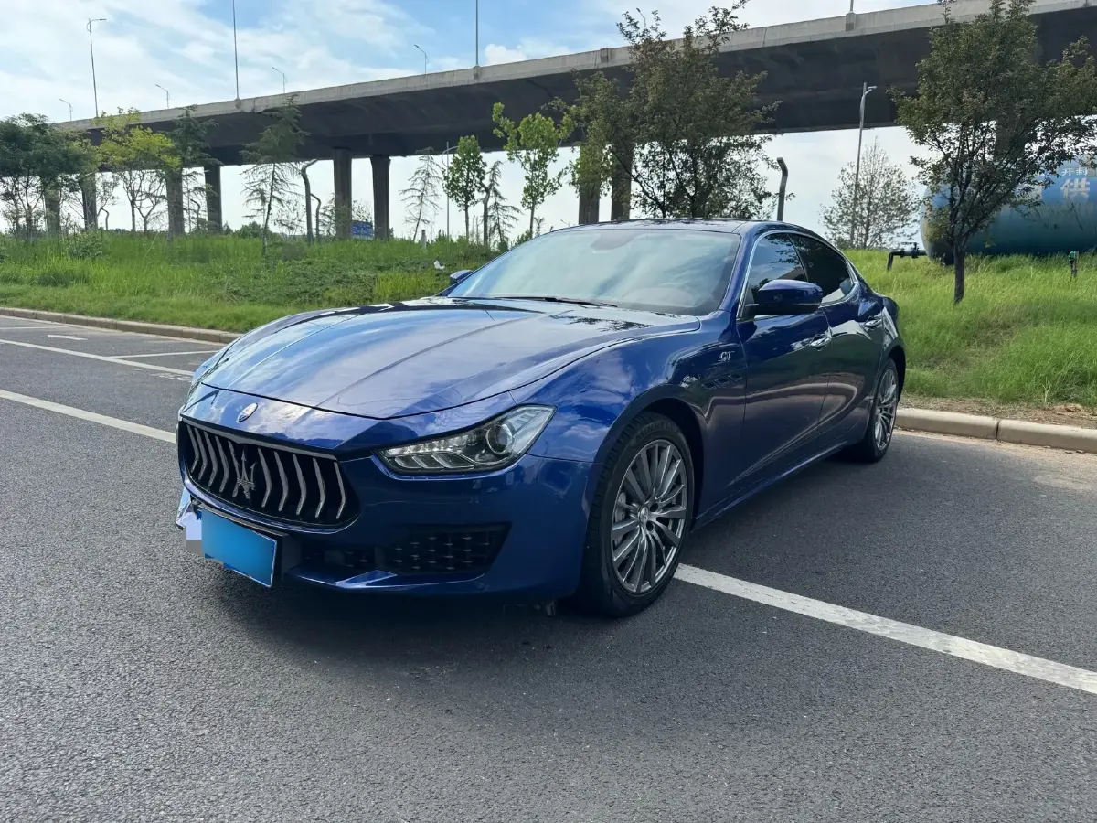 2022 Maserati Ghibli 2.0T 330HP L4 8AT