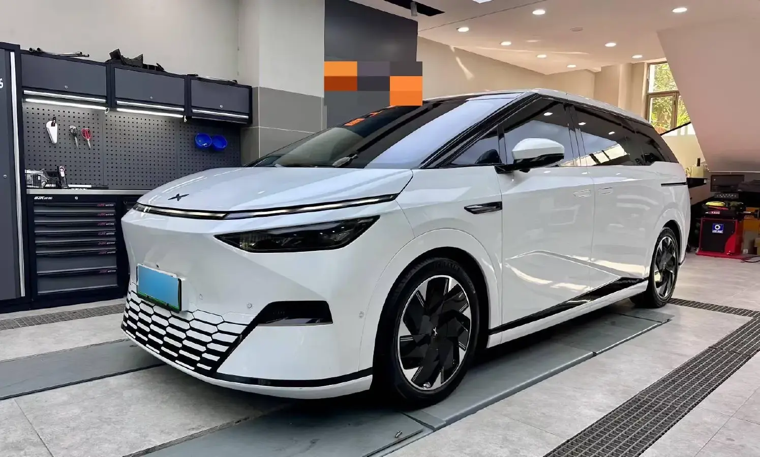 2024 Xpeng X9 BEV 101.5KWH
