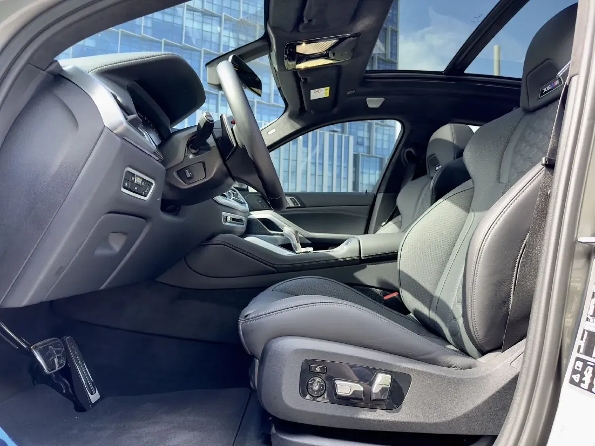 2022 BMW X6 M 4.4T 600HP V8 8AT,autocango,china used car exporter,china ev exporter,chinese used car exporter,chinese used ev exporter