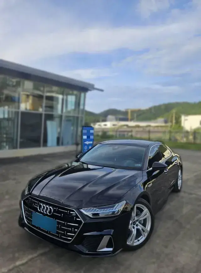 2024 Audi A7L 2.0T 245HP L4 7DCT