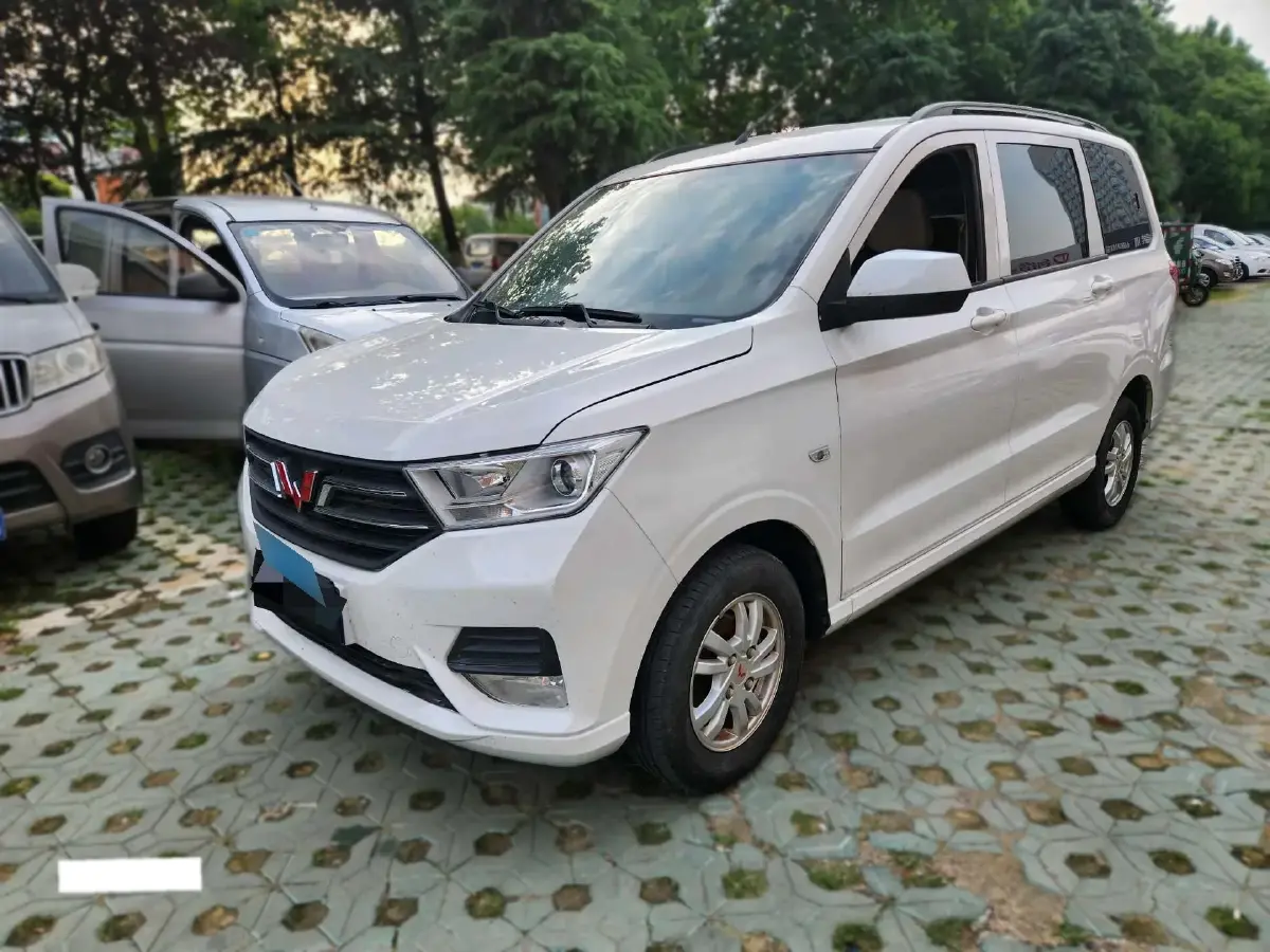 2021 WuLing HongGuang 1.5L 99HP L4 6MT