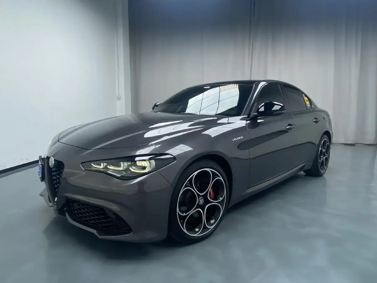 2023 Alfa Romeo Giulia 2.0T 280HP L4 8AT