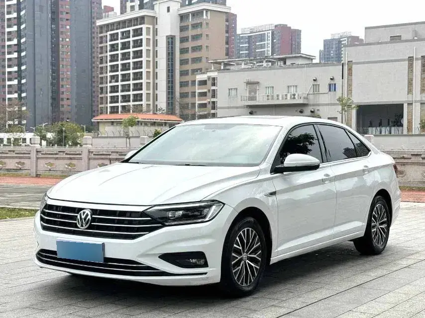 2020 Volkswagen Sagitar 1.2T 116HP L4 7DCT