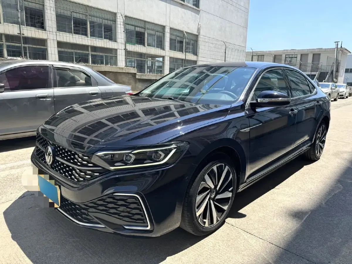 2022 Volkswagen Passat 2.0T 186HP L4 7DCT