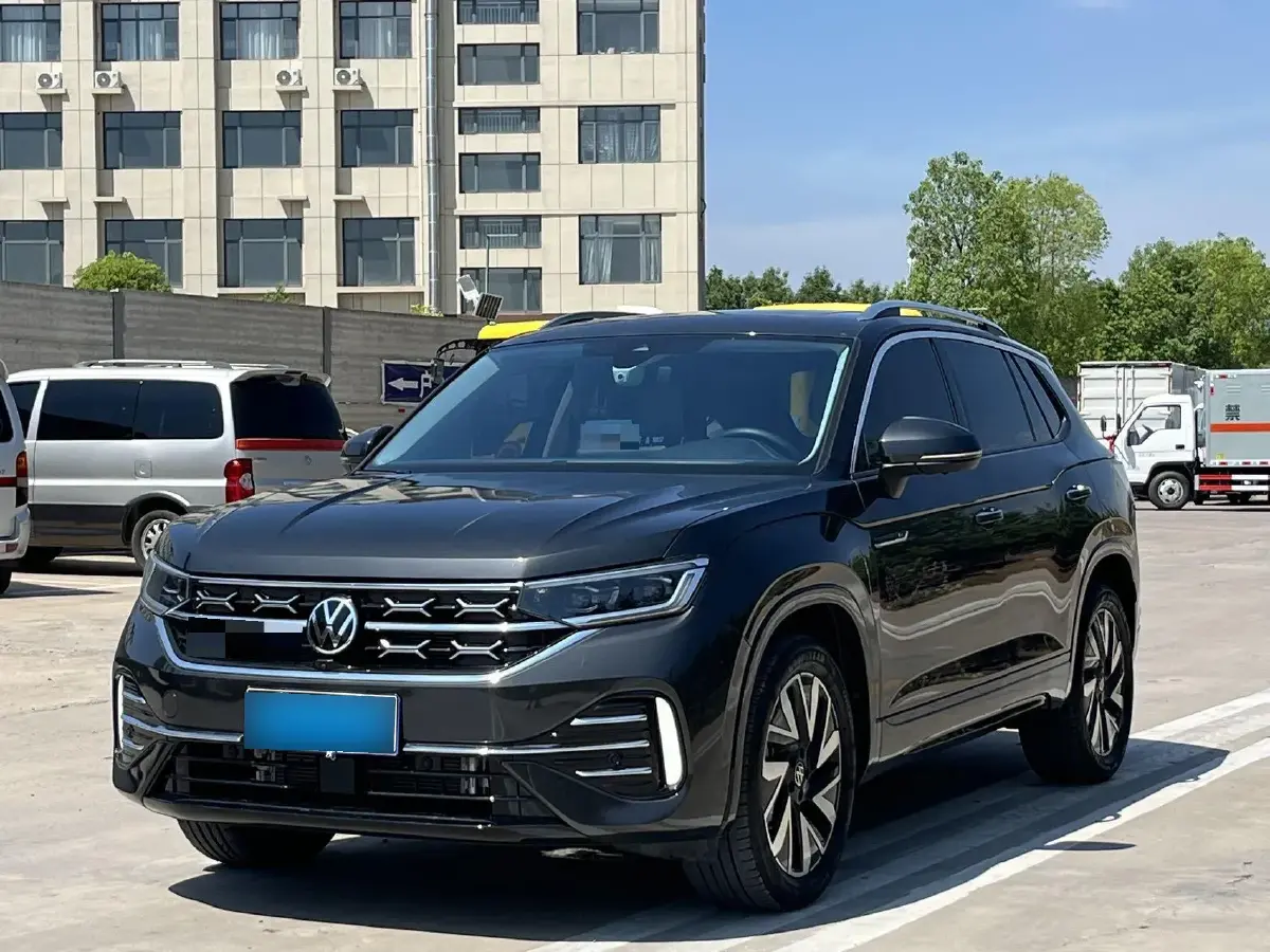 2023 Volkswagen Tayron 2.0T 220HP L4 7DCT