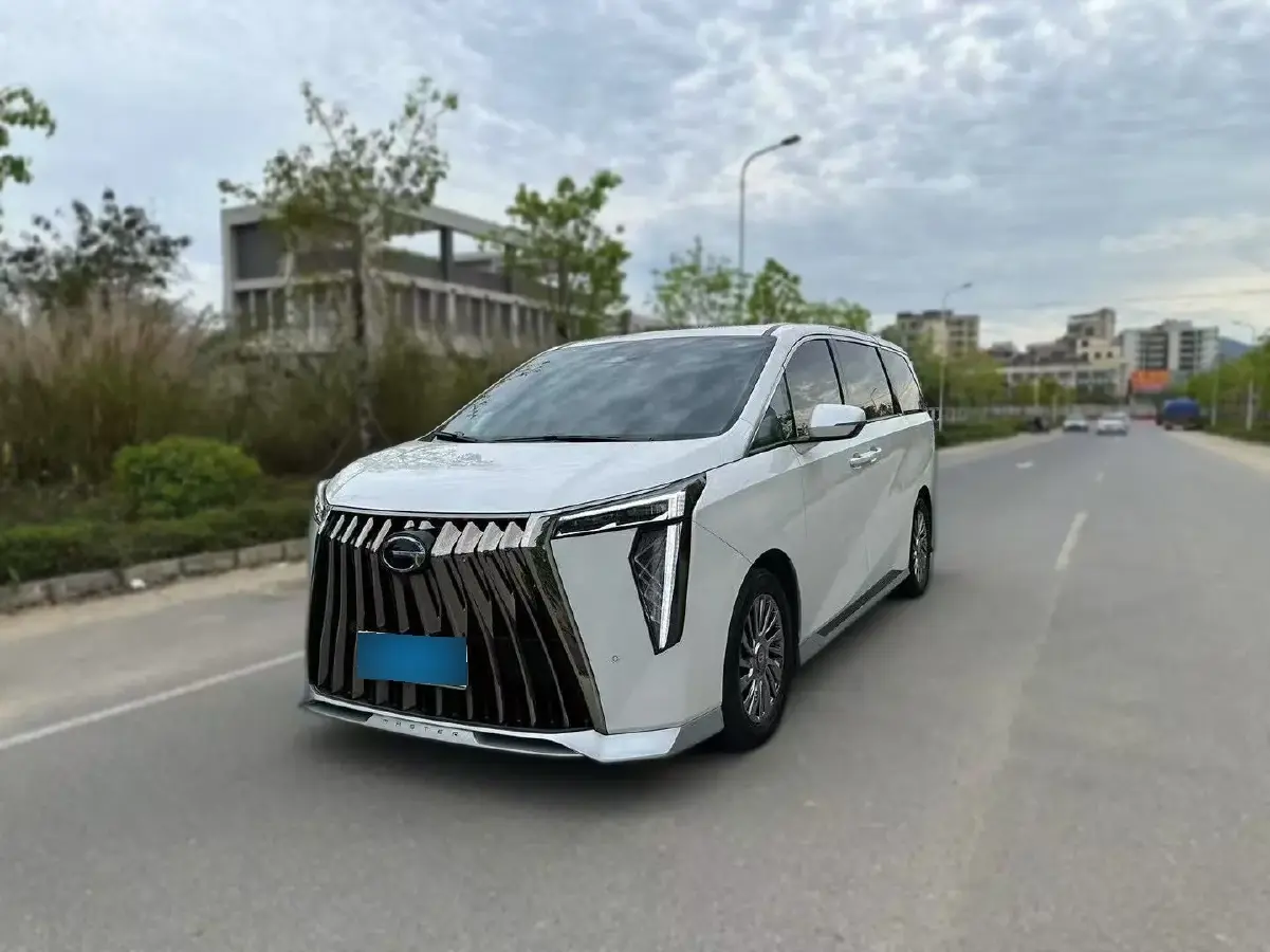 2023 GAC Trumpchi M8 2.0T 190HP L4 E-CVT Hybrid