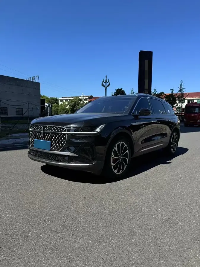 2023 Lincoln Nautilus 2.0T 261HP L4 8AT