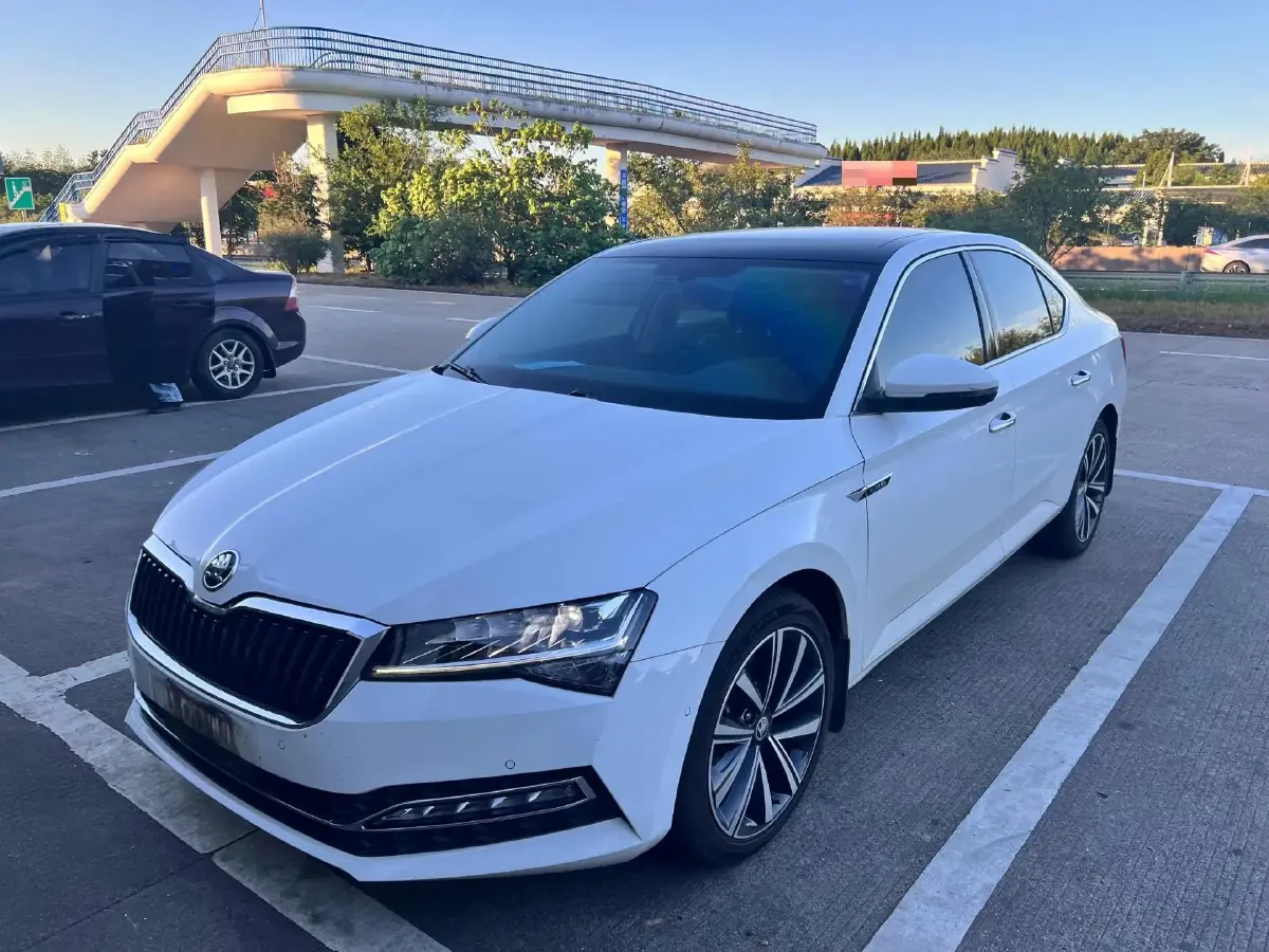 2022 Skoda Superb 1.4T 150HP L4 7DCT