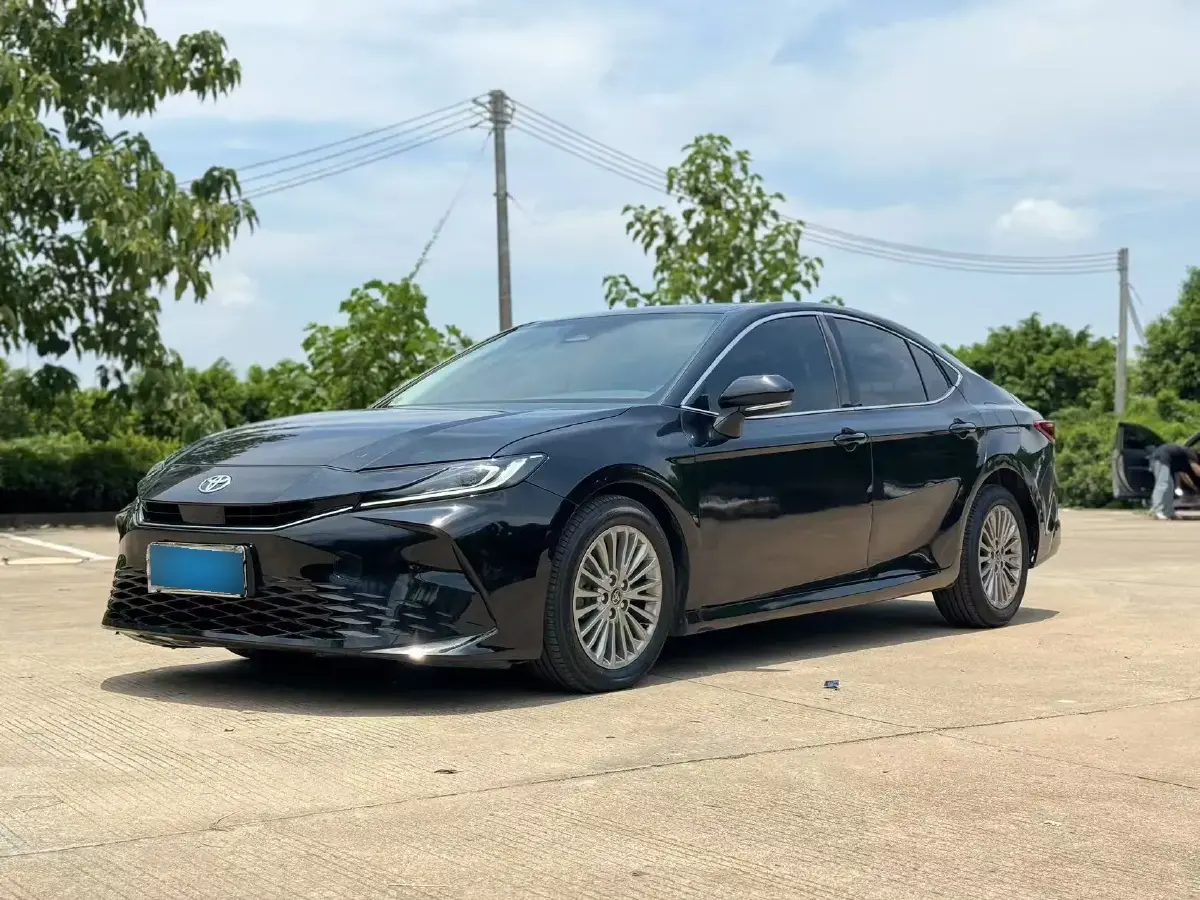 2024 Toyota Camry 2.0L 152HP L4 E-CVT Hybrid