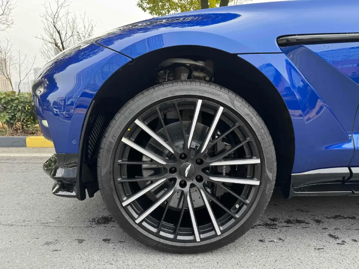 2023 Aston Martin DBX 4.0T 707HP V8 9AT,autocango,china used car exporter,china ev exporter,chinese used car exporter,chinese used ev exporter