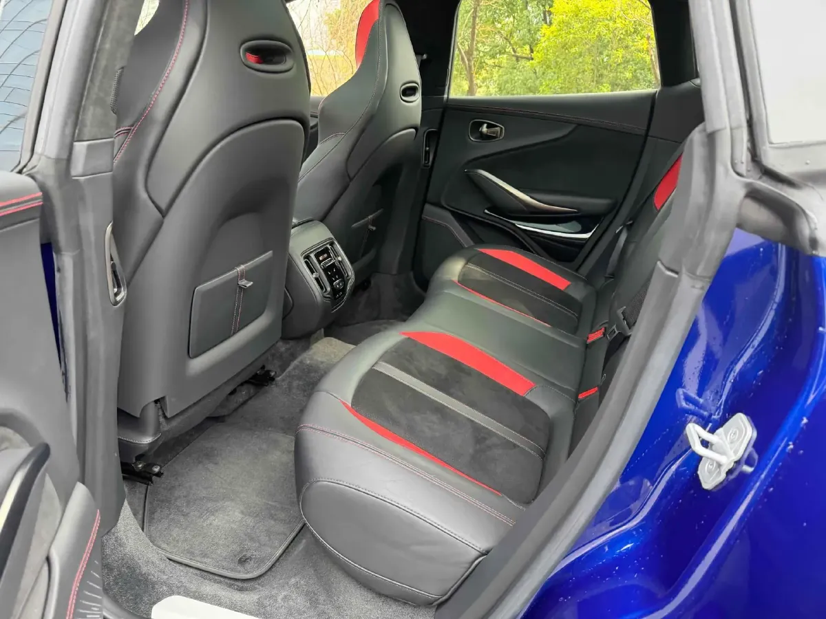 2023 Aston Martin DBX 4.0T 707HP V8 9AT,autocango,china used car exporter,china ev exporter,chinese used car exporter,chinese used ev exporter