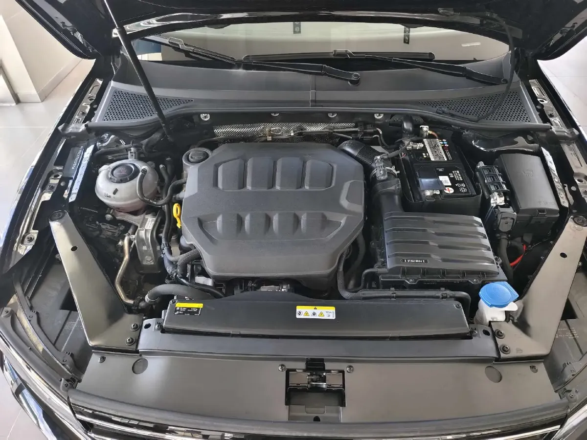 2023 Volkswagen Magotan 2.0T 186HP L4 7DCT,autocango,china used car exporter,china ev exporter,chinese used car exporter,chinese used ev exporter