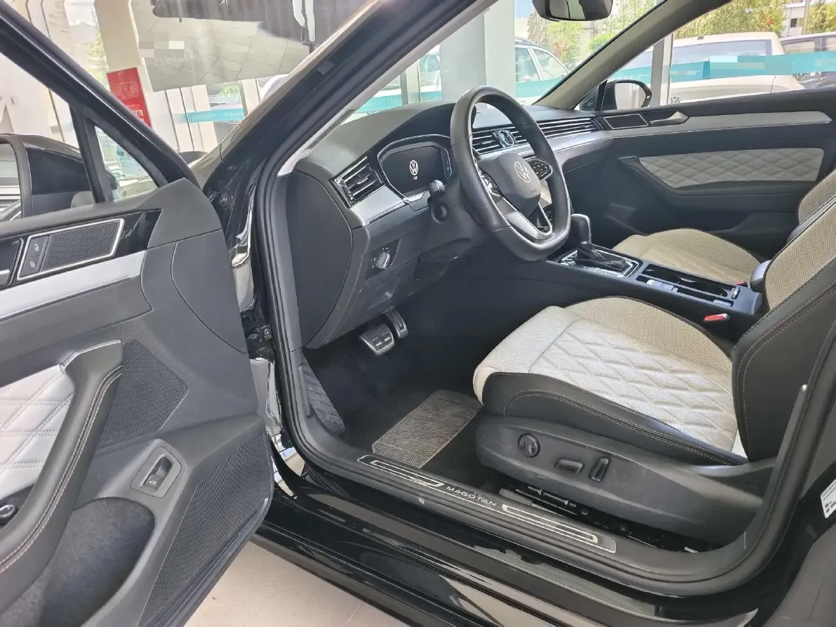 2023 Volkswagen Magotan 2.0T 186HP L4 7DCT,autocango,china used car exporter,china ev exporter,chinese used car exporter,chinese used ev exporter
