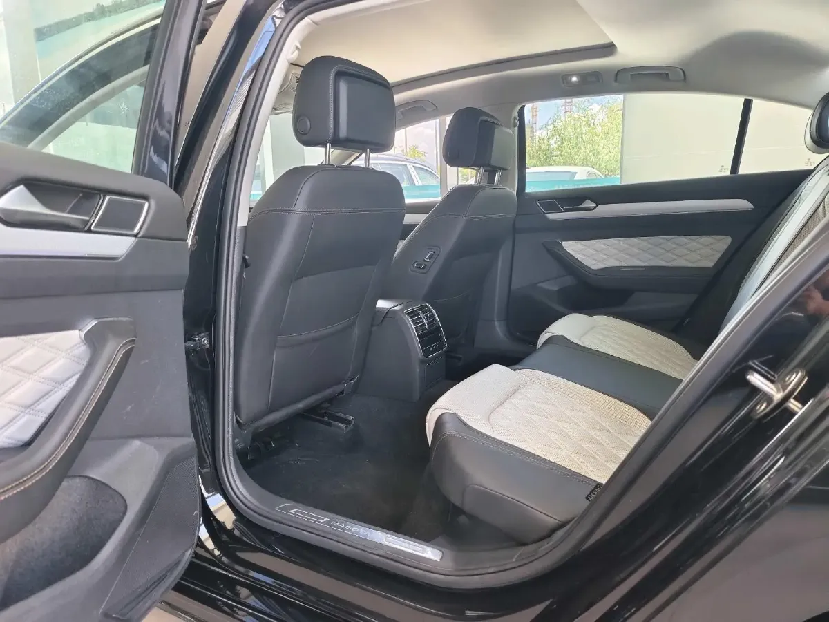 2023 Volkswagen Magotan 2.0T 186HP L4 7DCT,autocango,china used car exporter,china ev exporter,chinese used car exporter,chinese used ev exporter